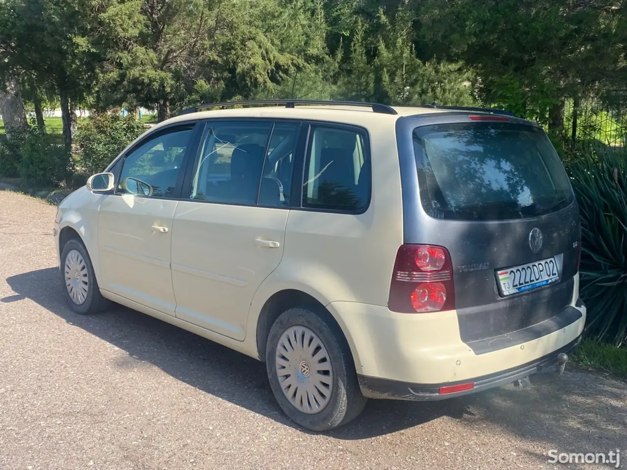 Volkswagen Touran 2010 · 1.9 AT