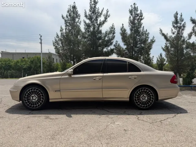 Mercedes-Benz E class 2004 · 2.2 AT