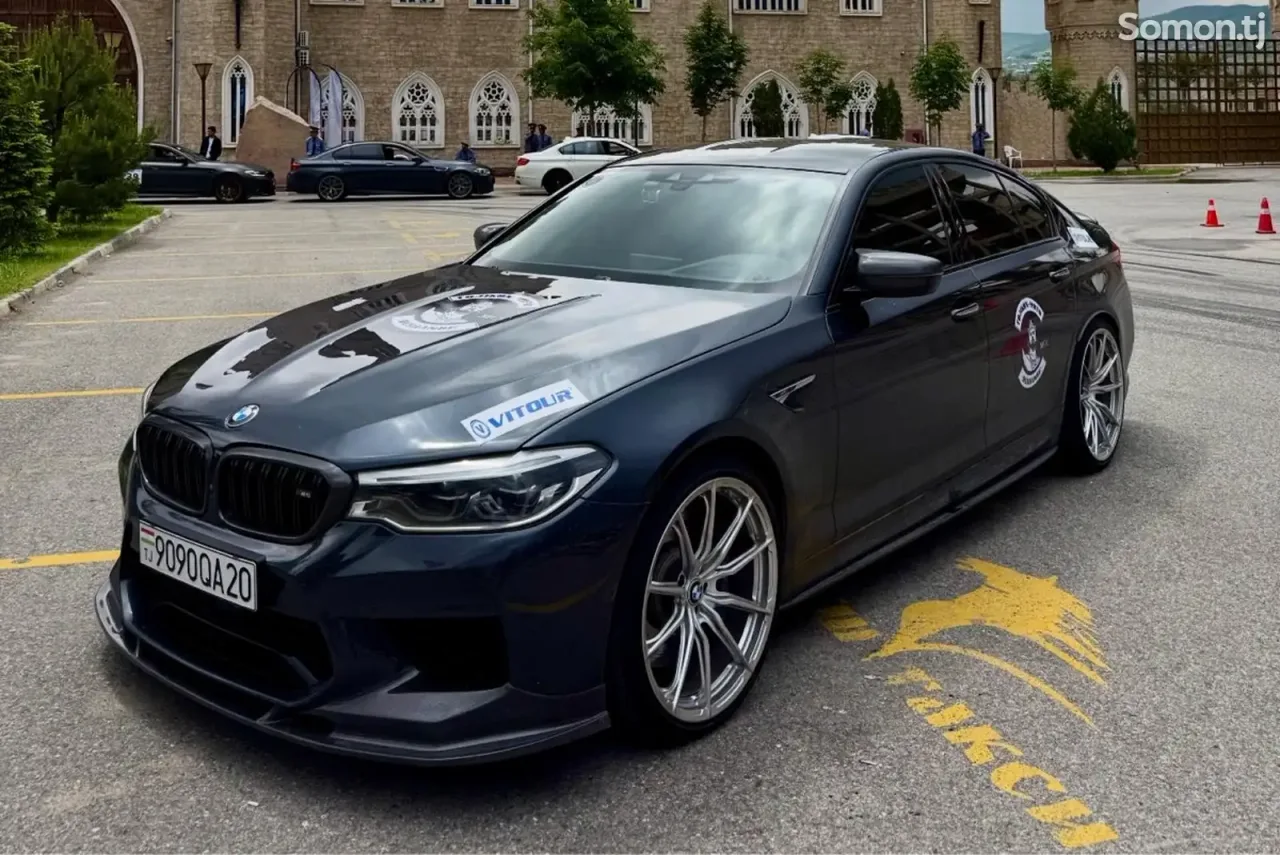 BMW M5 2018 · 4.4 AT