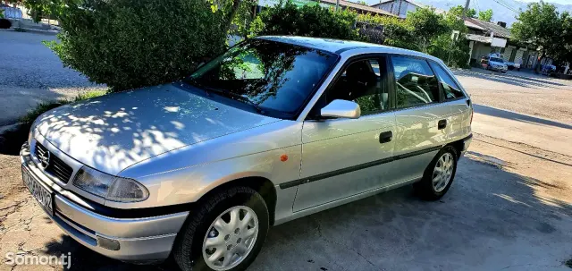 Opel Astra F 1998 · 1.6 MT