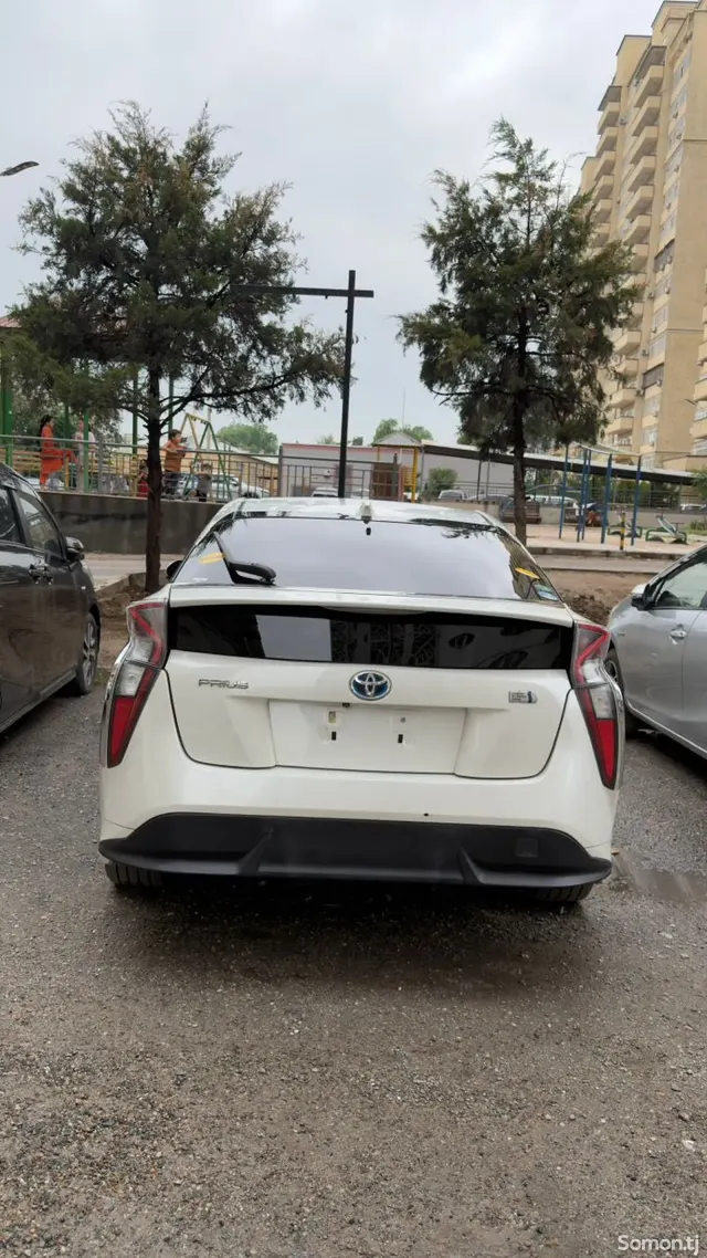 Toyota Prius 2016 · 1.8 AT