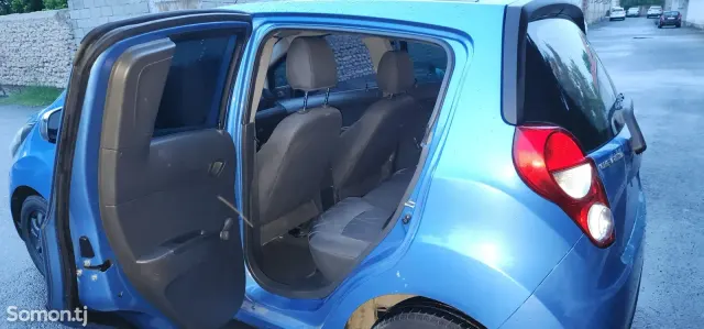 Chevrolet Spark 2014 · 1.0 AT
