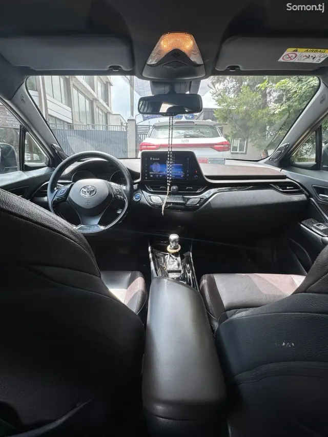 Toyota C-HR 2018 · 2.0 AT