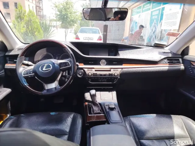 Lexus ES series 2016 · 2.5 AT