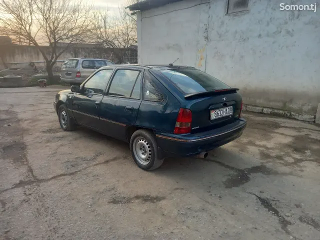 Daewoo Nexia 1995 · 1.6 MT