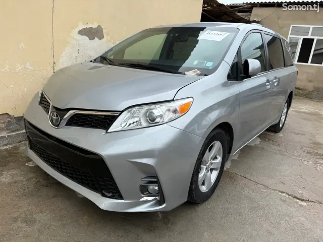 Toyota Sienna 2015 · 3.5 AT