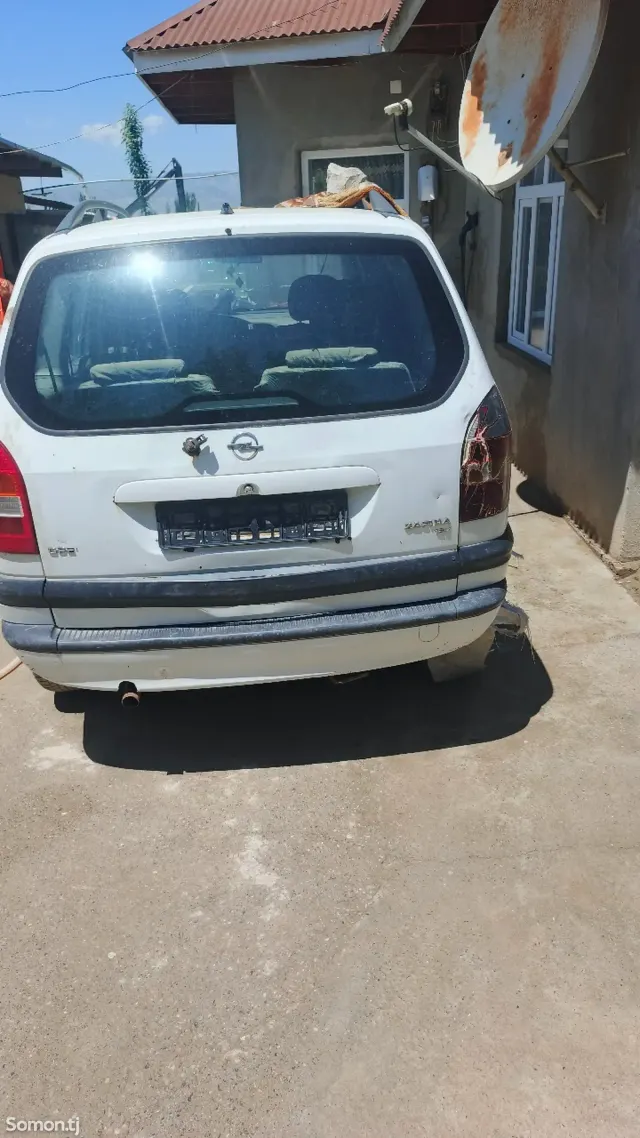 Opel Zafira 1999 · 1.6 MT
