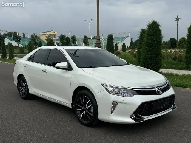 Toyota Camry 2017 · 2.5 AT