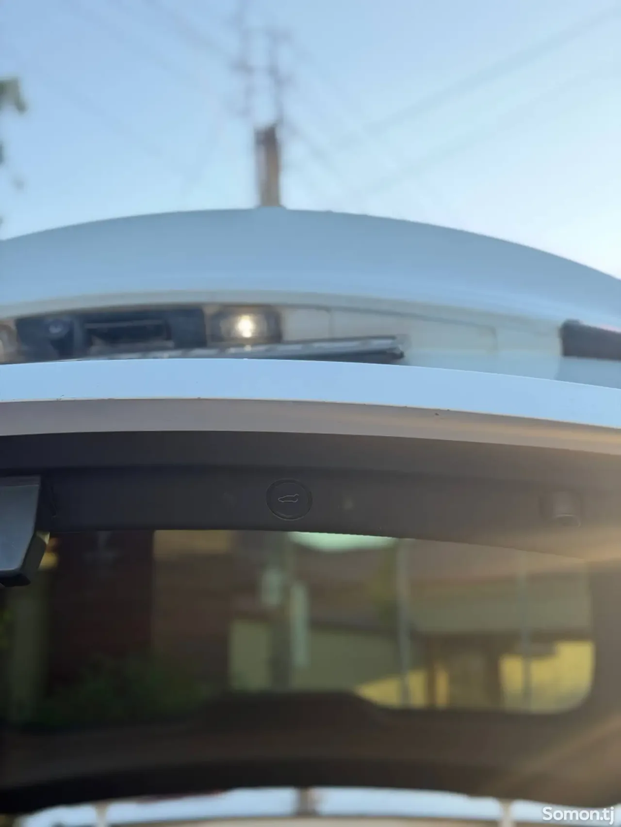 Tesla Model Y 2021 · AT