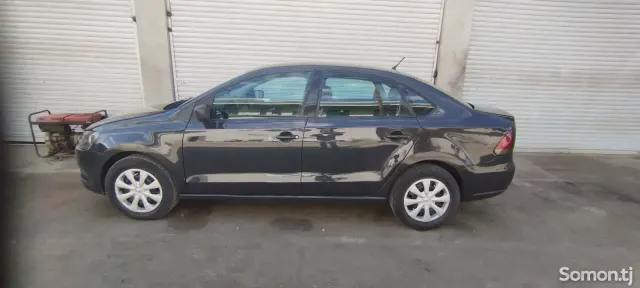 Volkswagen Polo 2014 · 1.6 MT
