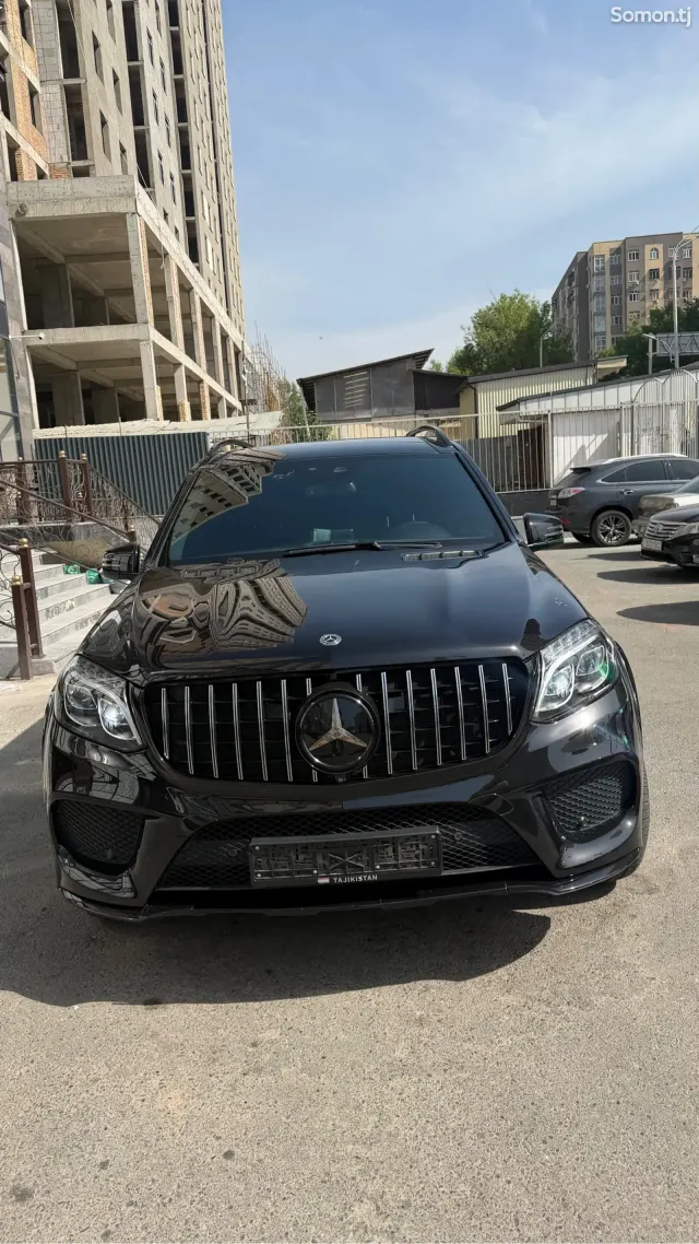 Mercedes-Benz GLS 2018 · AT