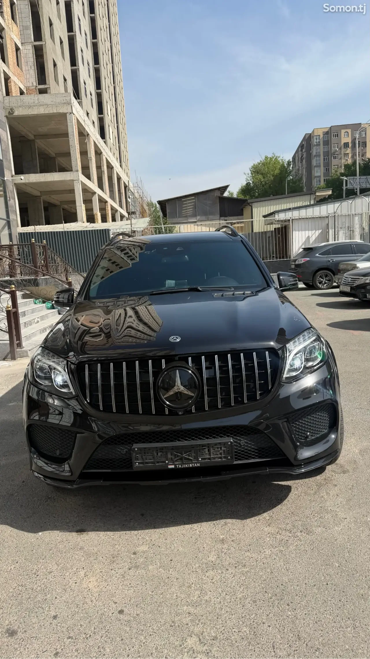 Mercedes-Benz GLS 2018 · AT