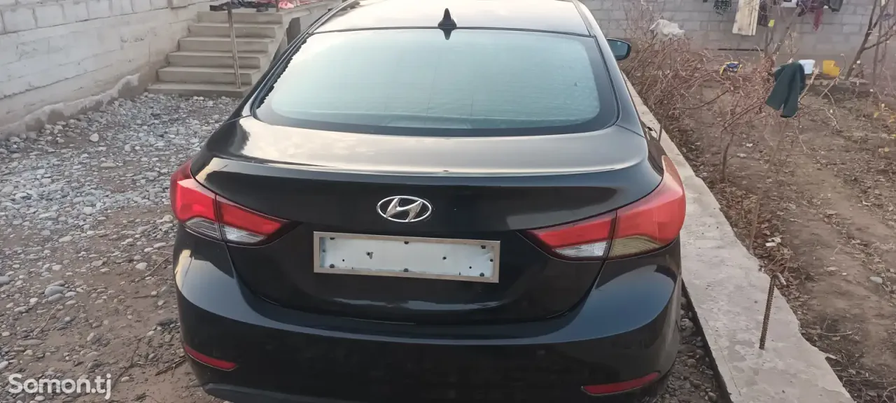 Hyundai Elantra 2016 · 1.6 MT