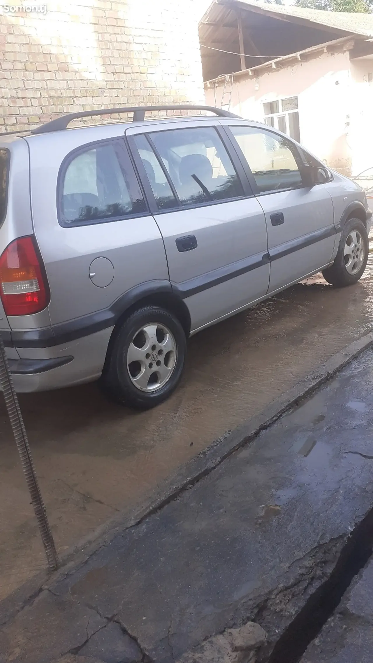 Opel Zafira 1999 · 1.8 MT