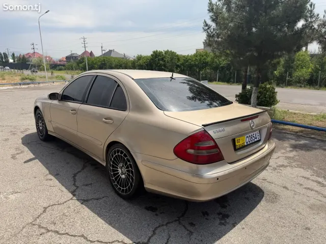 Mercedes-Benz E class 2004 · 2.2 AT