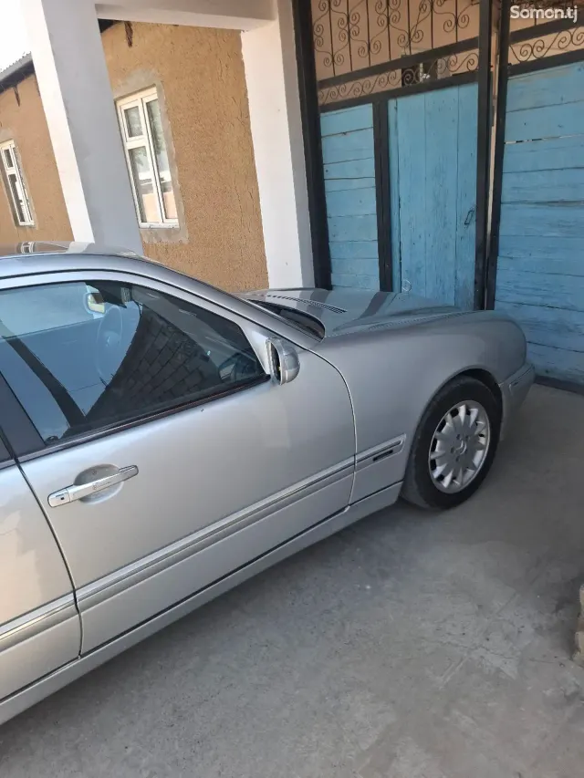 Mercedes-Benz E class 2000 · 2.4 AT