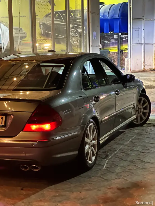 Mercedes-Benz E class 2004 · 3.2 AT