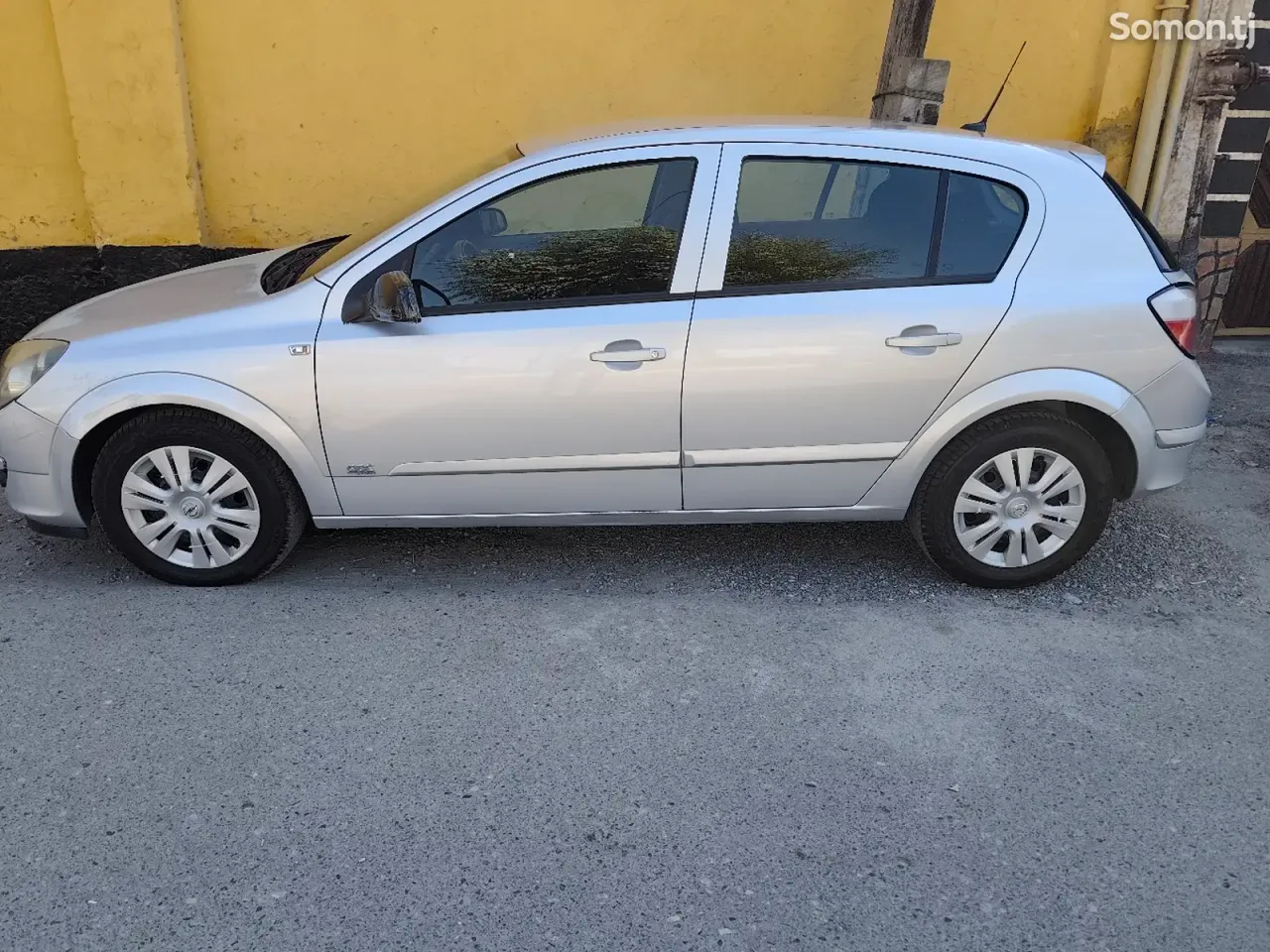 Opel Astra H 2004 · 1.8 MT