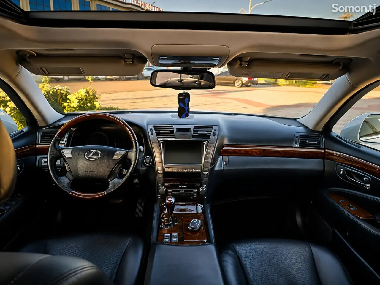 Lexus LS series 2010 · 4.6 AT