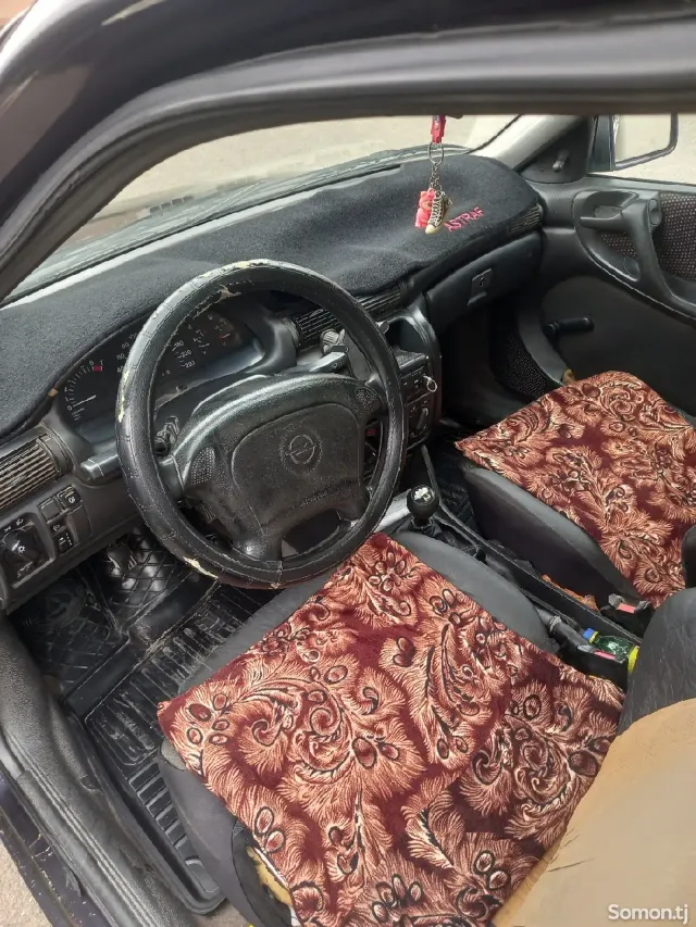 Opel Astra F 1994 · 1.6 MT