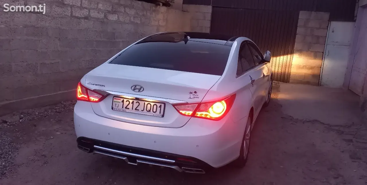 Hyundai Sonata 2011 · 2.4 AT