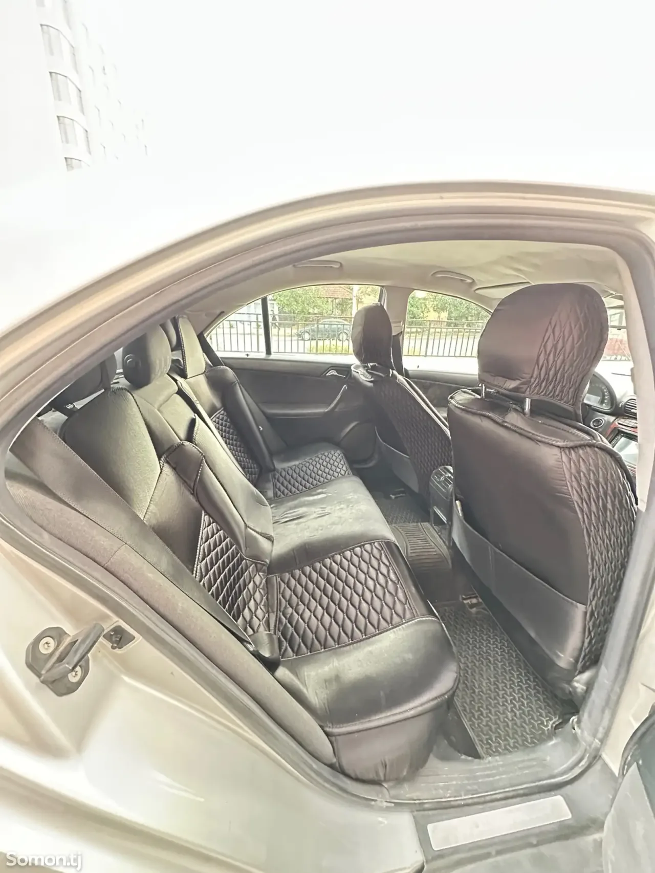 Mercedes-Benz C class 2001 · 2.4 MT