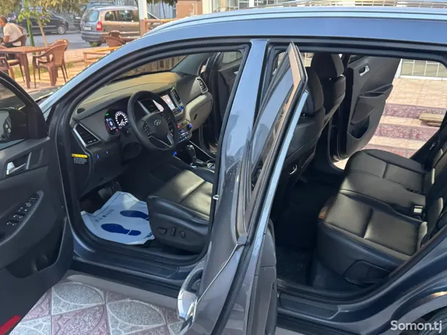 Hyundai Tucson 2015 · 2.0 AT