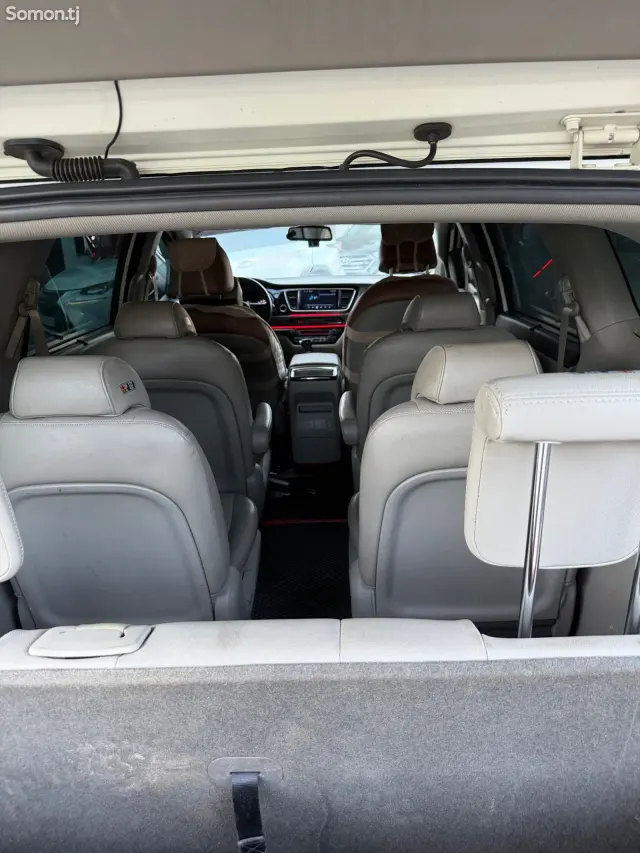 Kia Carnival 2014 · 2.2 AT