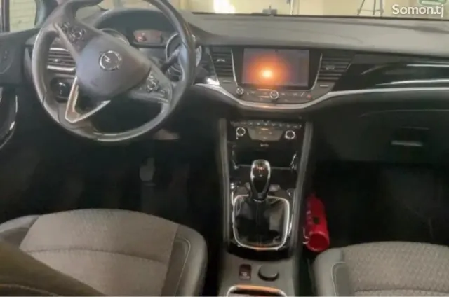 Opel Astra K 2017 · 1.0 MT