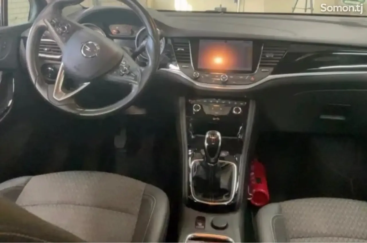 Opel Astra K 2017 · 1.0 MT
