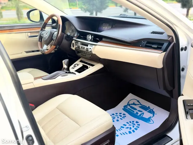 Lexus ES series 2016 · 2.5 AT