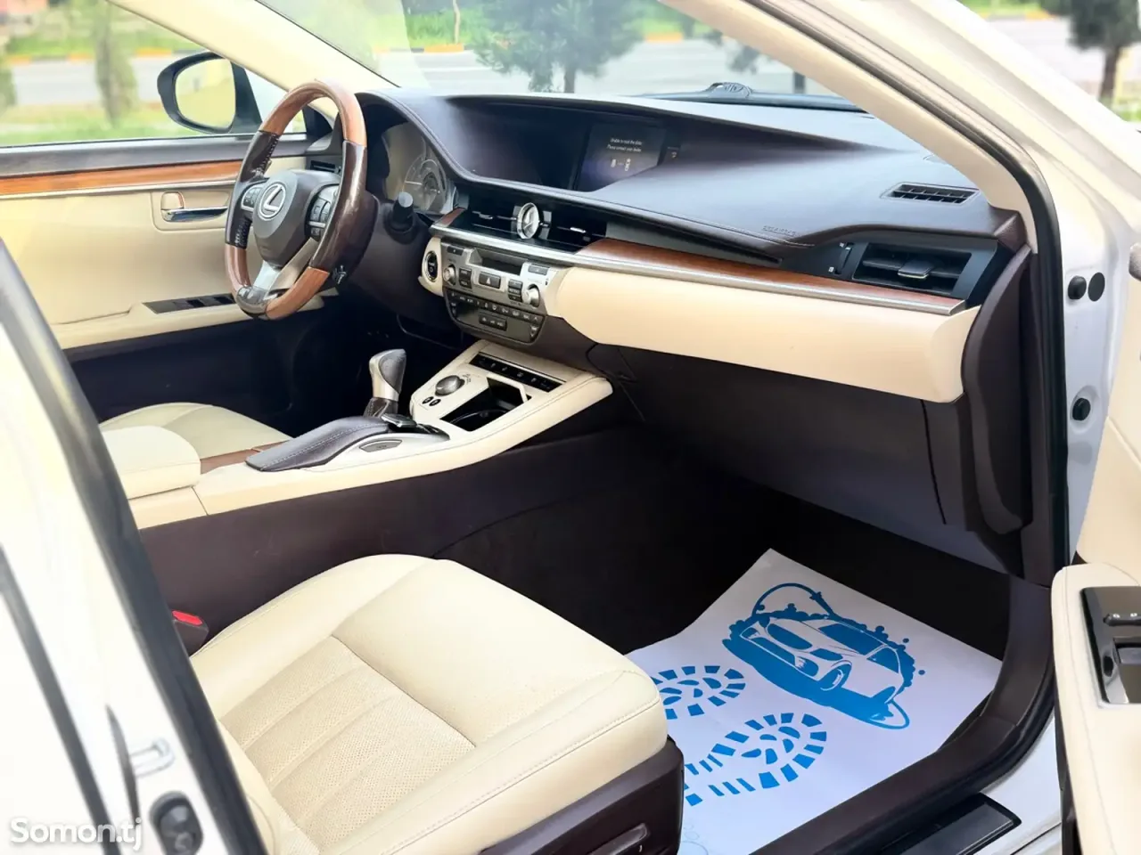 Lexus ES series 2016 · 2.5 AT