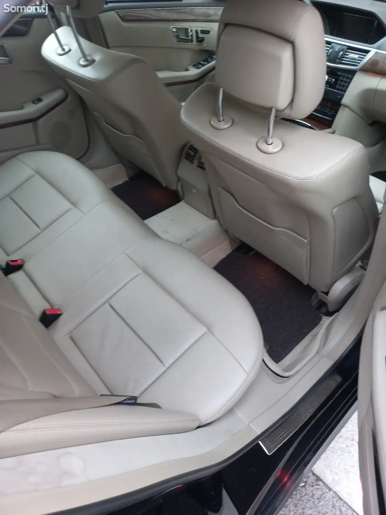 Mercedes-Benz E class 2011 · 3.5 AT