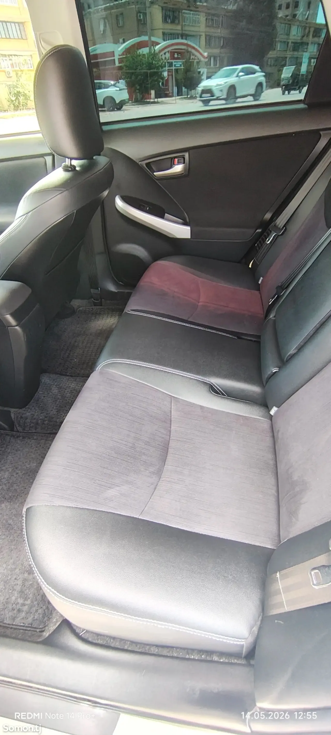 Toyota Prius 2014 · 1.8 AMT