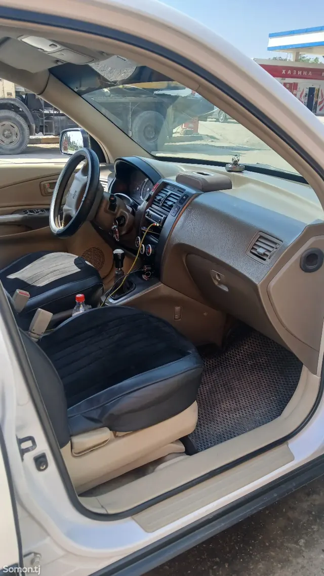 Hyundai Tucson 2007 · 2.0 MT