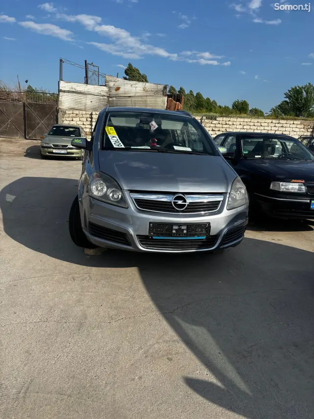 Opel Zafira 2006 · 1.9 MT
