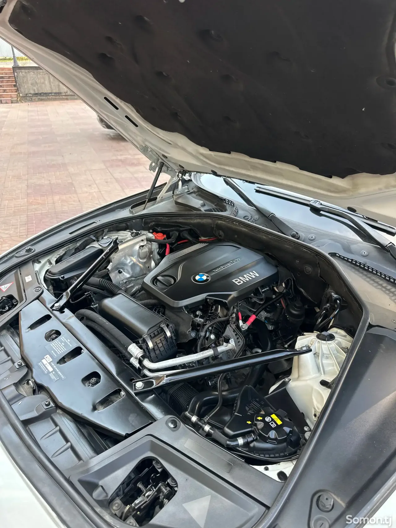 BMW 5 series 2016 · 2.0 AT