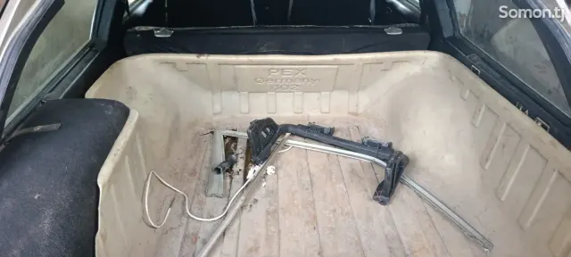 Mercedes-Benz C class 1985 · 3.0 MT