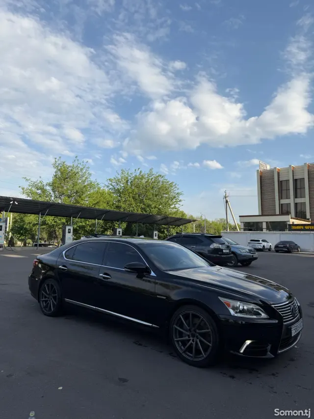 Lexus LS series 2014 · 4.6 AT