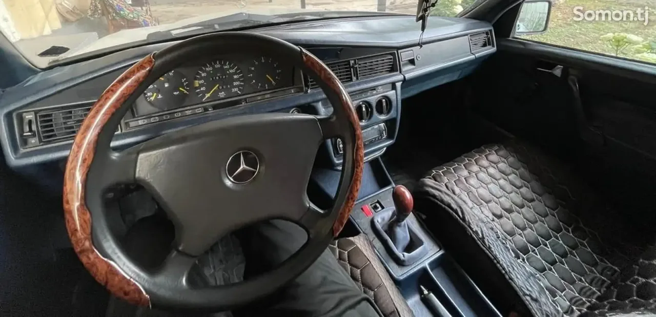 Mercedes-Benz W201 1991 · 2.0 MT