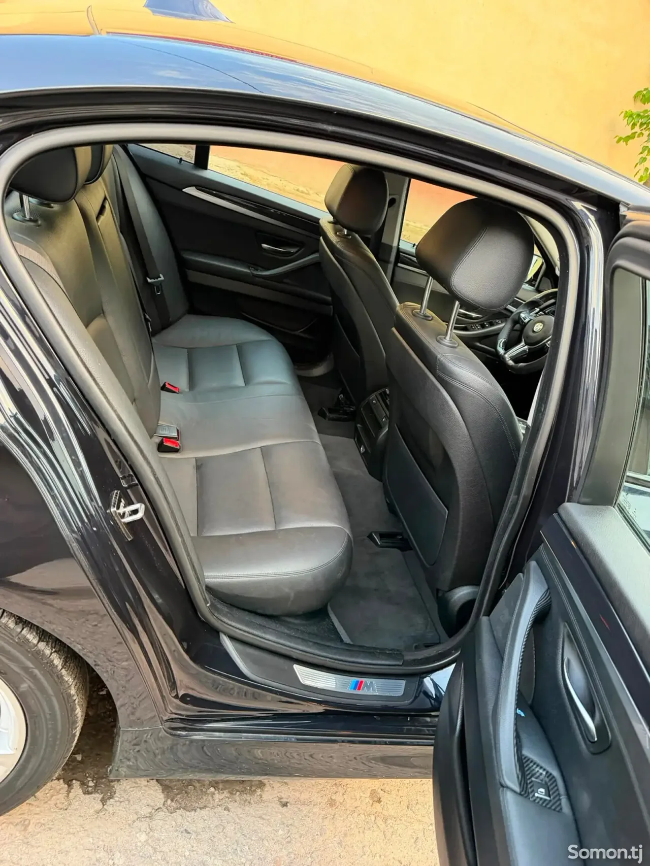 BMW M5 2015 · 3.0 AT