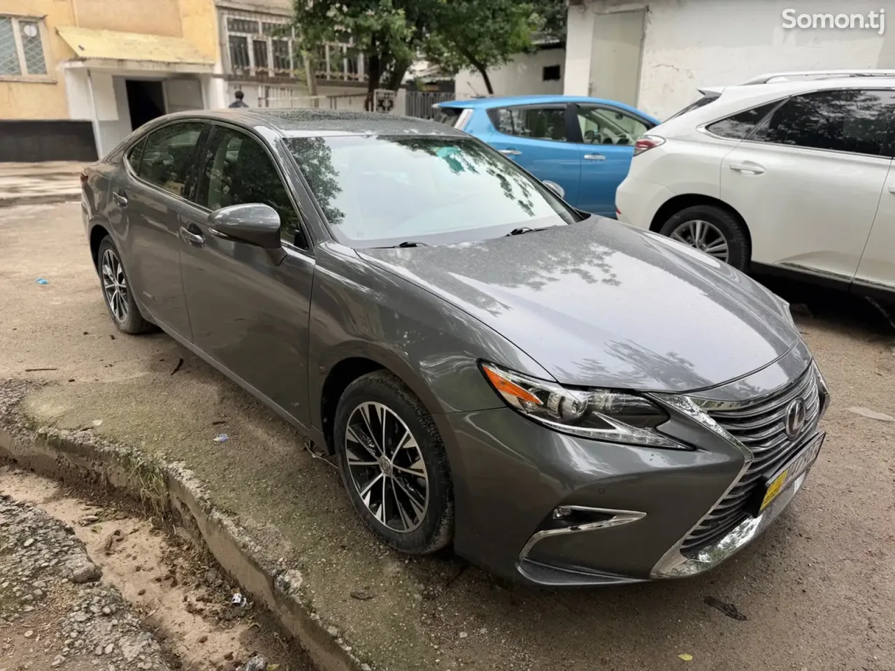 Lexus ES series 2014 · 2.5 AT