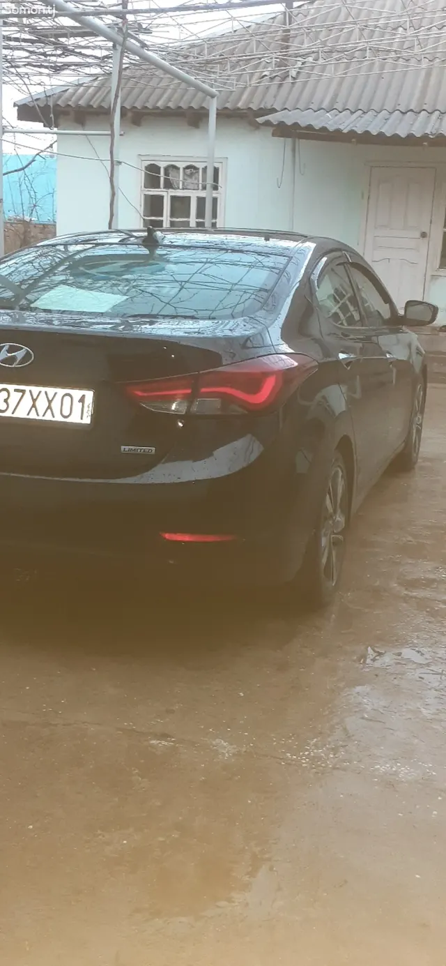 Hyundai Elantra 2014 · 1.8 AT