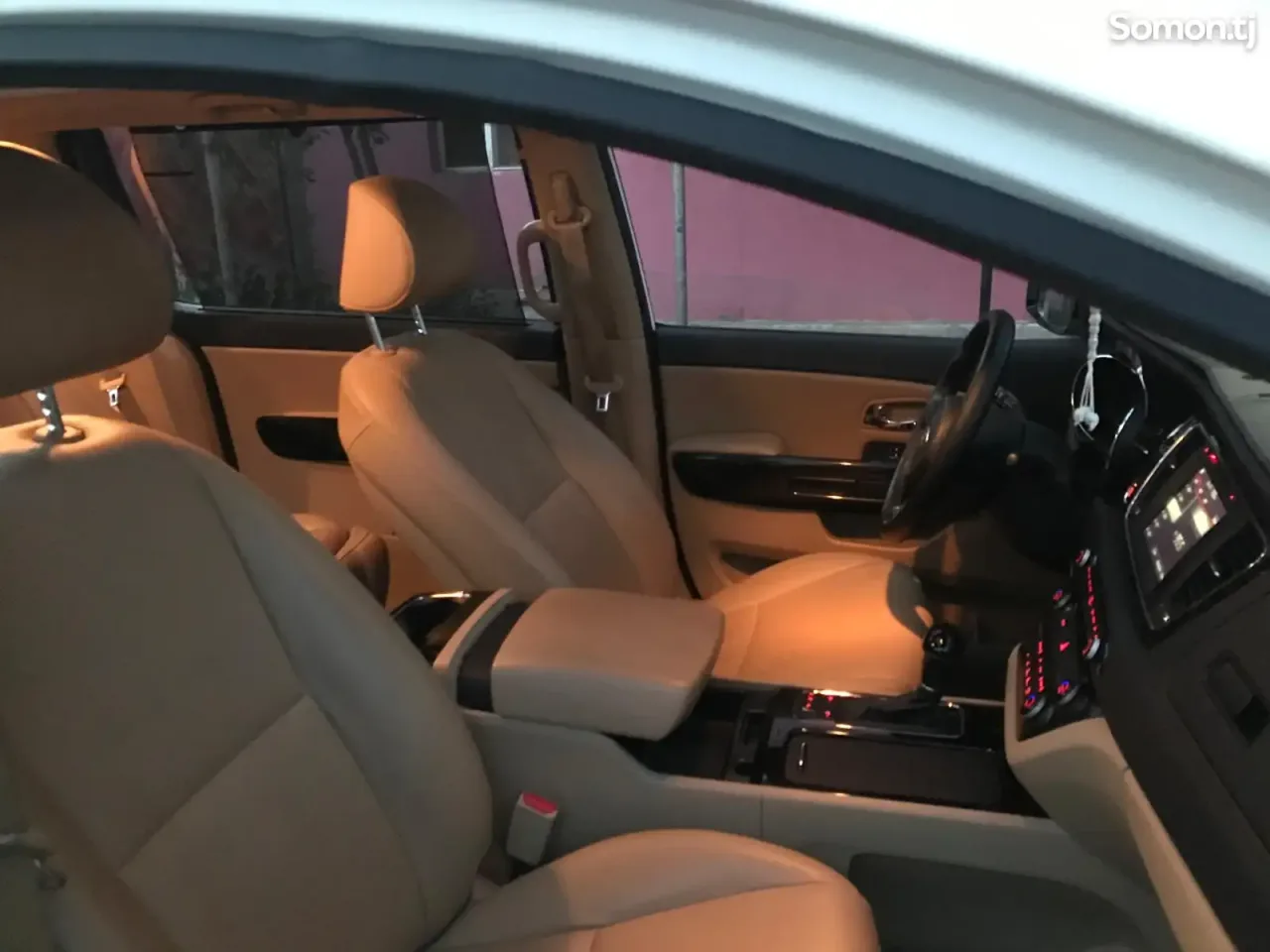 Kia Carnival 2016 · 2.2 AT
