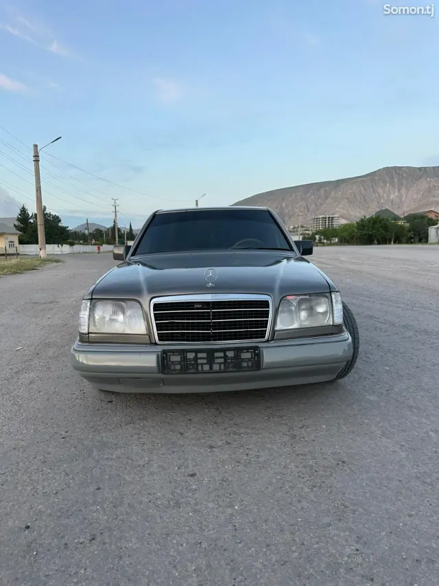 Mercedes-Benz W124 1995 · 2.0 MT