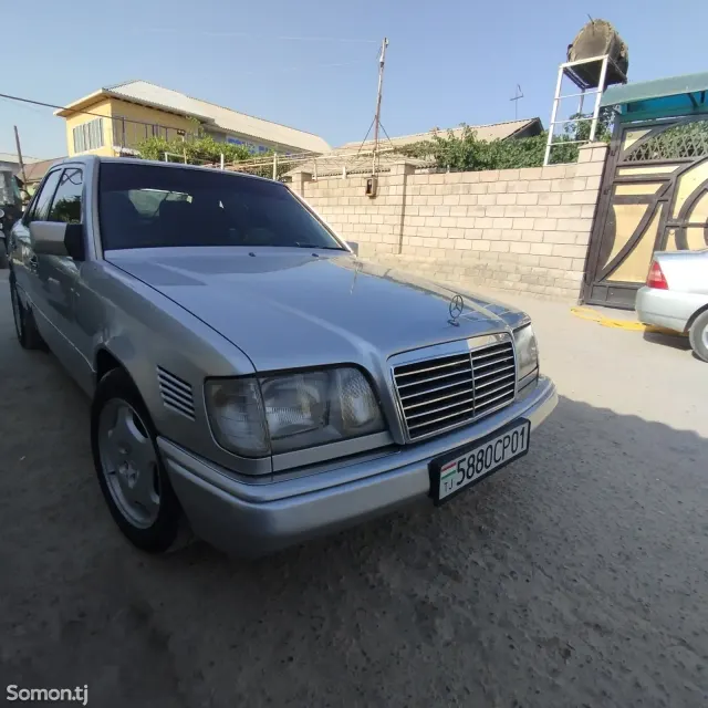 Mercedes-Benz W124 1995 · 2.7 MT