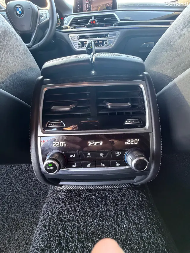 BMW 7 series 2016 · 3.5 AT
