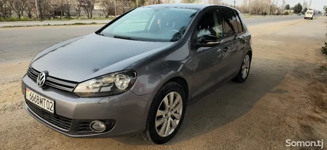 Volkswagen Golf 2011 · 1.2 MT