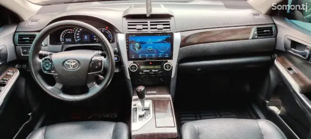 Toyota Camry 2014 · AT