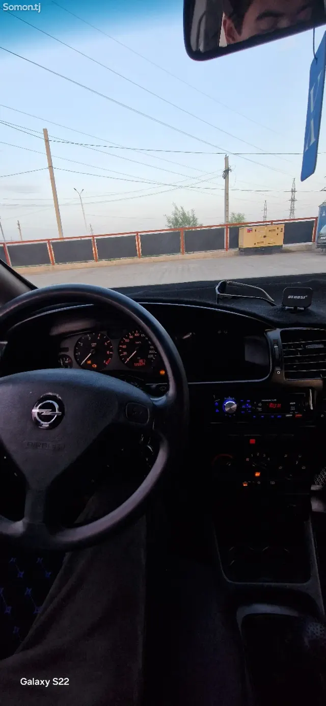 Opel Zafira 2000 · 1.6 MT